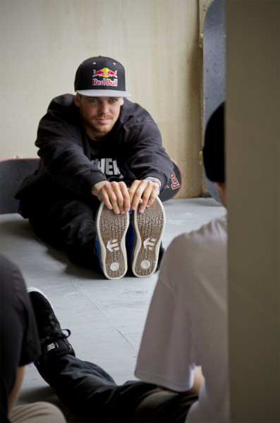 Ryan-Sheckler_stretching-e1368569464725