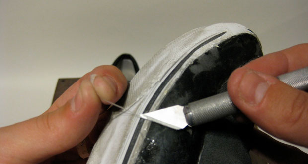 Cómo-arreglar-tus-zapatillas-de-skate-con-Shoe-Goo-10