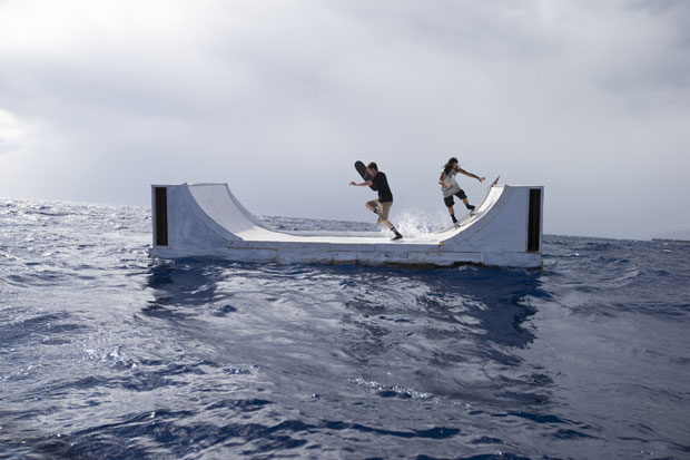 Volcom-y-la-Mini-Ramp-que-Flota-en-el-Mar-1