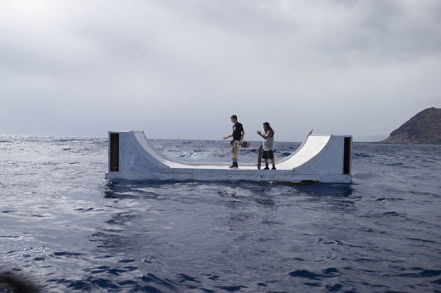 Volcom-y-la-Mini-Ramp-que-Flota-en-el-Mar-3