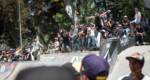 Volcom-In-Color-Skate-Tour-en-Santiago-por-Nicolas-Garay