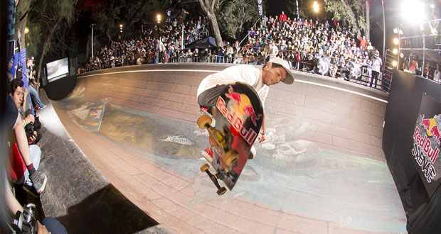 Skating-in-a-drainage-sewer---Red-Bull-Drenaje-2014