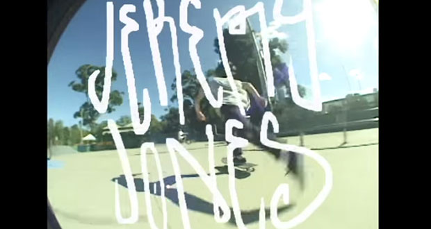 Jeremy-Jones-en-Riverside-Skatepark,-Australia---Un-callejero-en-skatepark