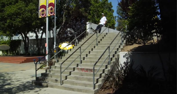 Jordan-Maxham-y-los-Frontside-Flip-Sobre-la-baranda-de-18-escaleras