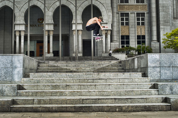 RedBull-Skateboarding--Lejos-del-Ecuador-Episodio-2-2