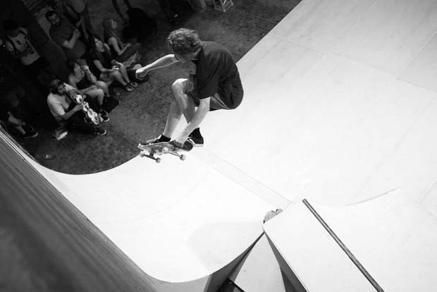 Unknown_frontside_tailgrab_Grey_Levis_Marcel_Veldman-620x414