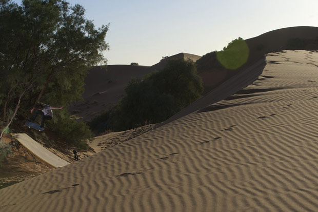 Redbull-skateboarding--Patinar-en-el-desierto-Fotos-patineta10