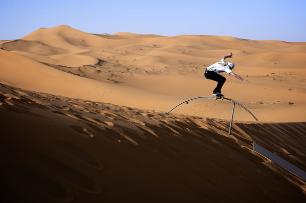 Redbull-skateboarding--Patinar-en-el-desierto-Fotos-patineta7