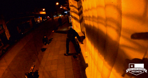 callejiando-una-fria-noche,-skate-Valdivia