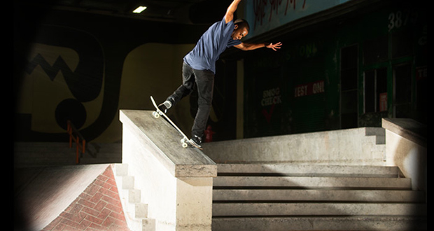 The-Berrics---Tommy-Fynn-backside-noseblunt-on-lock-patineta