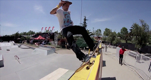 Braulio-Sagas-y-Damian-Pedrahita-en-Vans-Waffle-Cup-2014