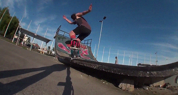 Daniela-Inostroza--en-Skatepark-de-Puerto-Montt