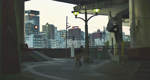 Krux-Trucks--Actual-Skateboarding-con-Silas-Baxter-Neal