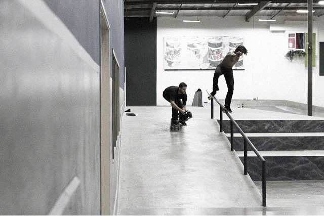 The-Berrics-Run-&-Gun-2014--Riley-Hawk-interior-patineta