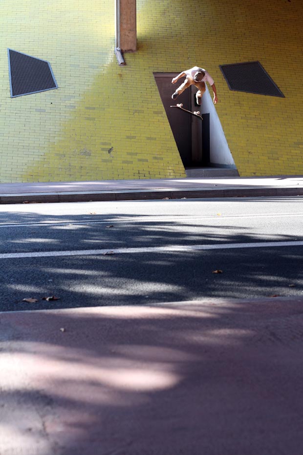 cristian dawson flip over the hole barcelona
