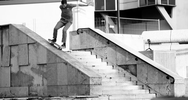 dc-initials-tour-2014-patineta