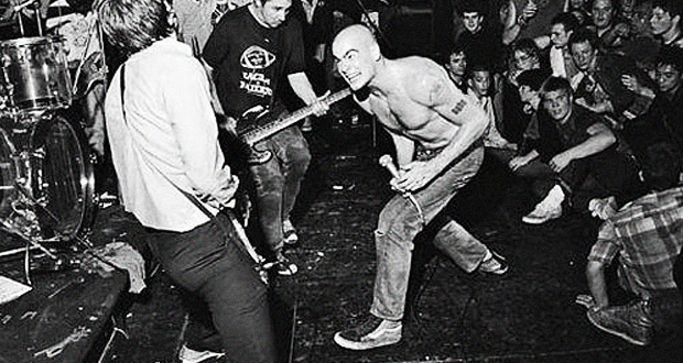 Las-clásicas-SK8-HI-de-Vans-no-morirán-nunca-henry-rollins