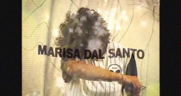 marisa-dal-santo-desgranando-el-choclo-strange-world-wide