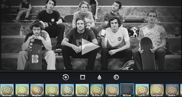 Team-etnies-respondiendo-en-trucos-los-instagram-en-Berrics