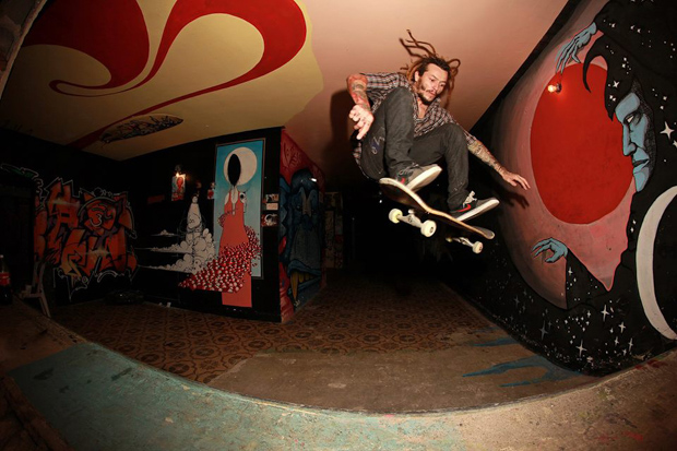 Anselmo-fs-flip-in-caverna-house-quater