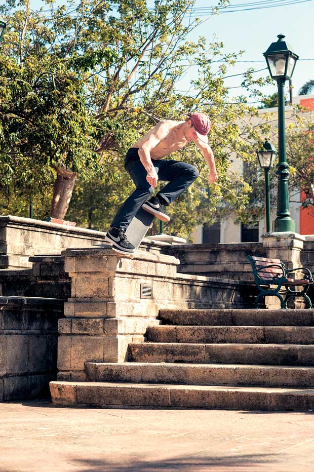 cyrusbennettbacksidenosegrind180_out