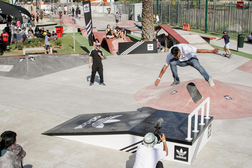 Cristian-Caceres,-Fs-varial-Doble-Heelflip