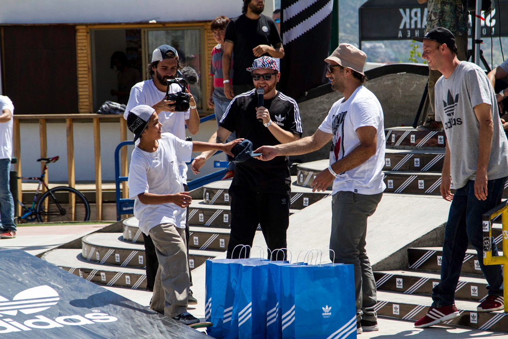 Enjoi-the-Price,-Diego-Sandoval,-Kike-Rosso-y-Guille-Gellona