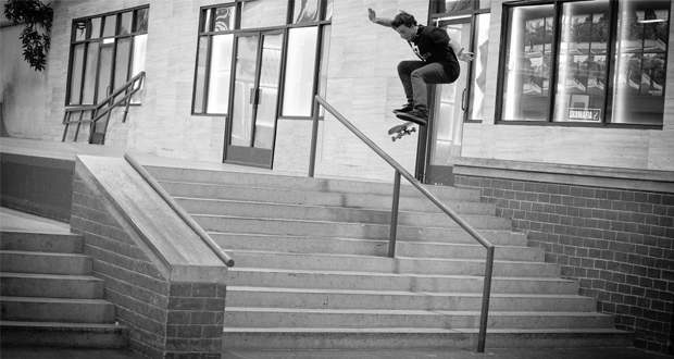 Micky-Papa-le-hace-Flip-Fs-Boards-a-todo-The-berrics